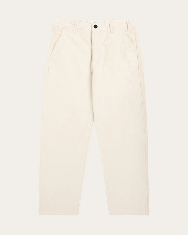 KnowledgeCotton Apparel Herren vegan Chino-Hose Flint Wide Corduroy Egret Weiß