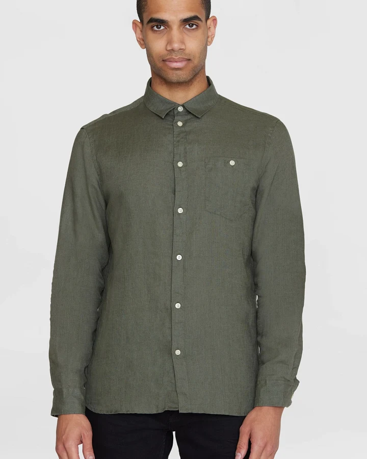 KnowledgeCotton Apparel Herren vegan Hemd Custom Fit Gebrannte Olive