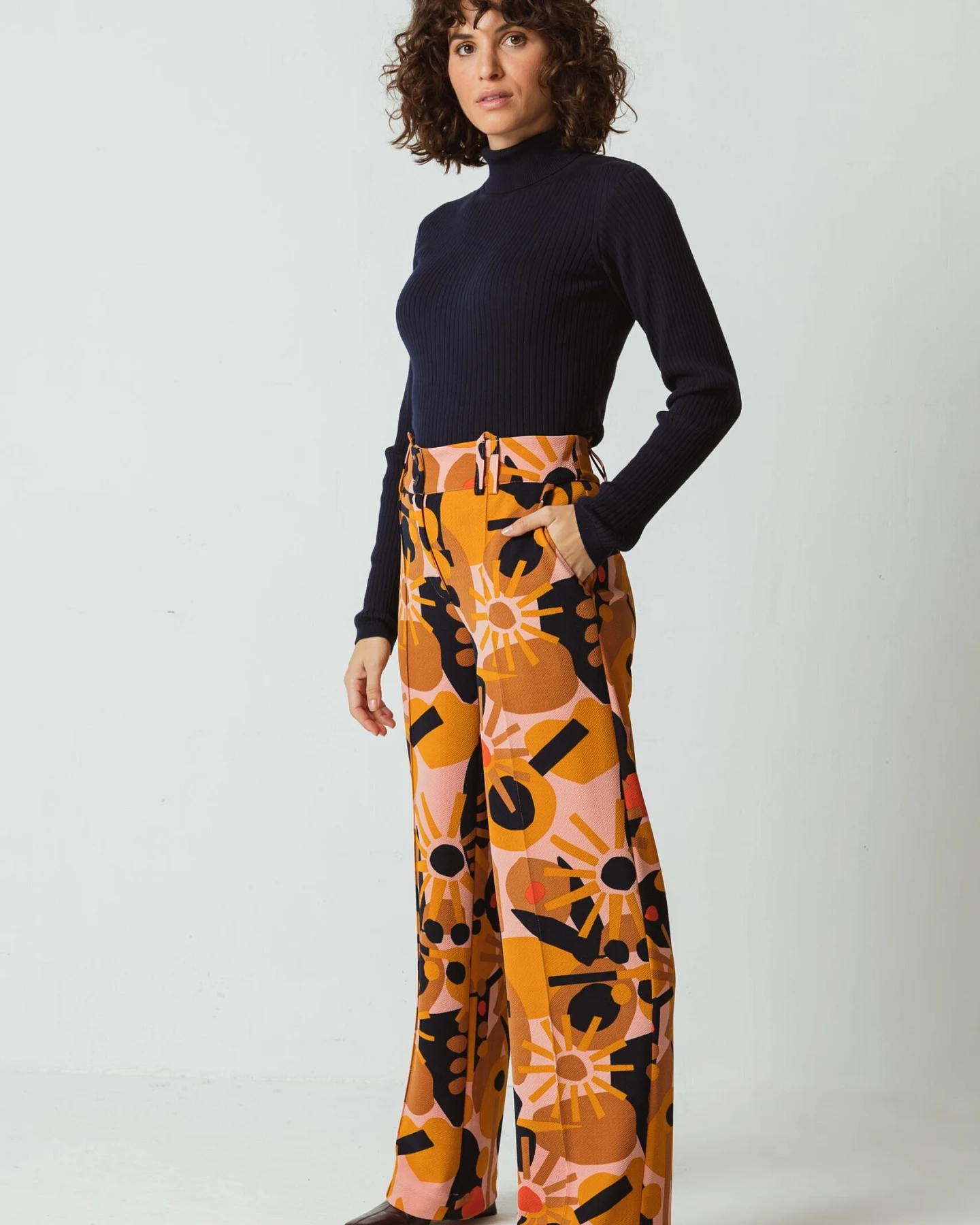 SKFK Damen vegan Hose Hahan Mehrfarbig – Ansicht 2