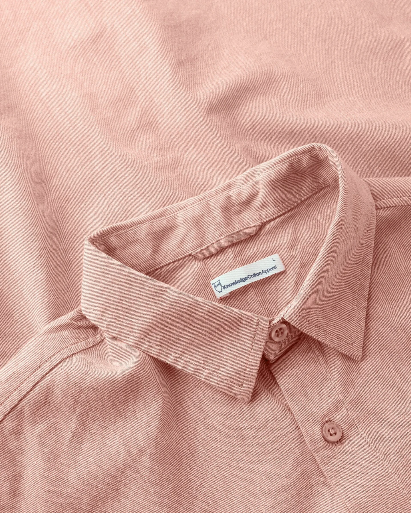 KnowledgeCotton Apparel Herren vegan Hemd Light Twill Burnt Brick – Ansicht 2