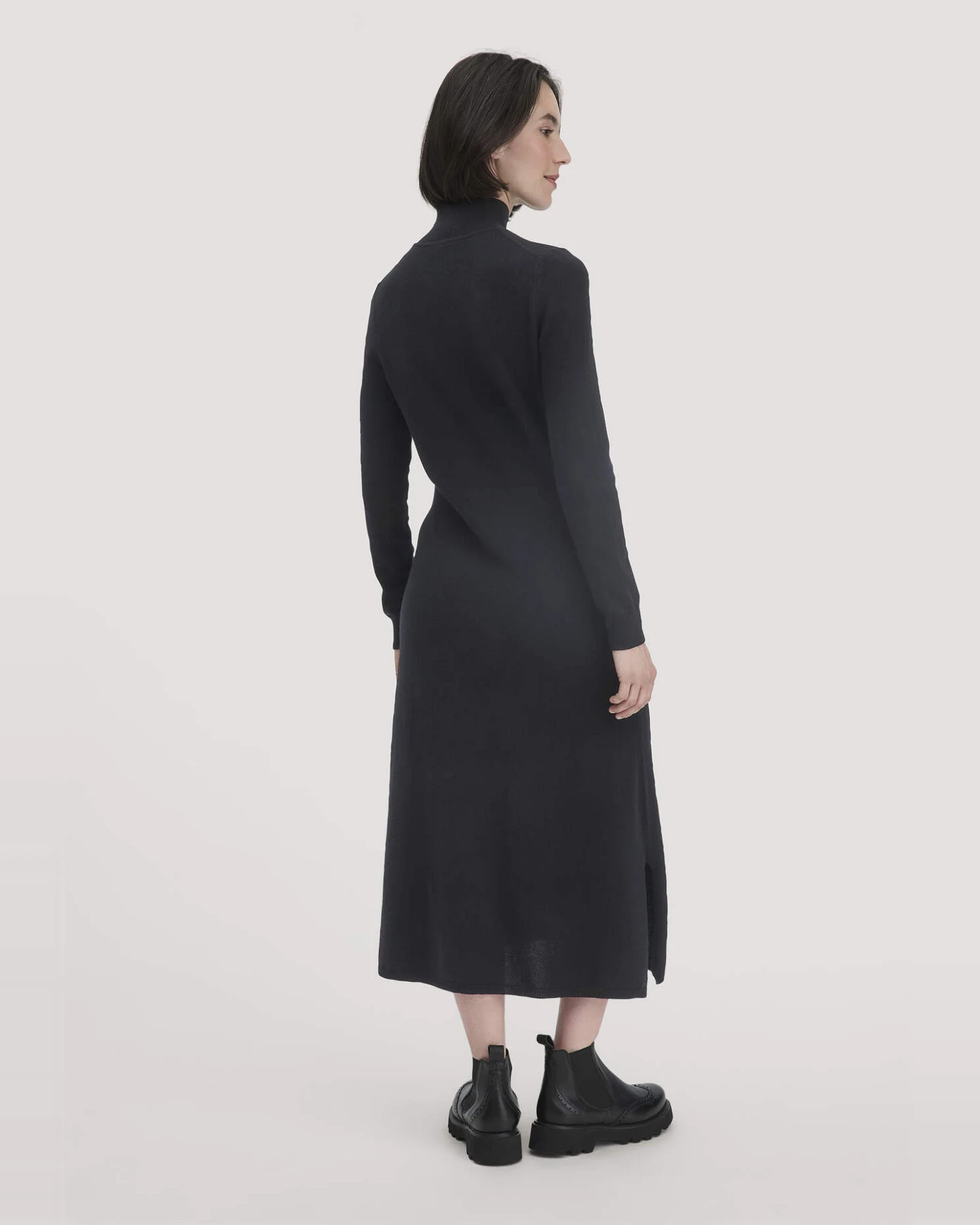 hessnatur Damen Strick Kleid Regular aus Bio-Merinowolle mit Cashmere - schwarz - Größe M – Ansicht 2
