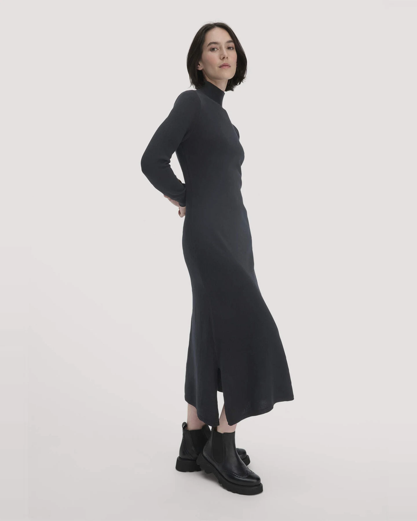 hessnatur Damen Strick Kleid Regular aus Bio-Merinowolle mit Cashmere - schwarz - Größe M – Ansicht 3