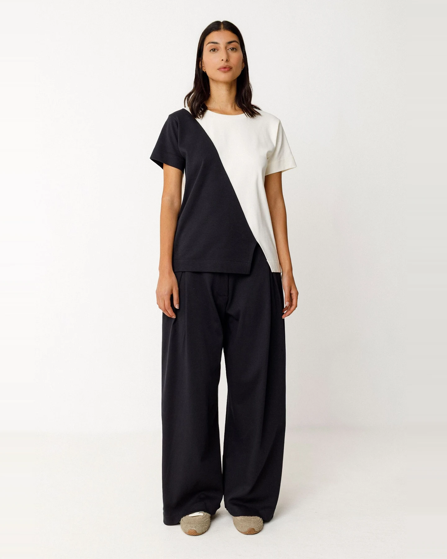 SKFK Damen vegan T-Shirt Graxi Schwarz/Weiß – Ansicht 2