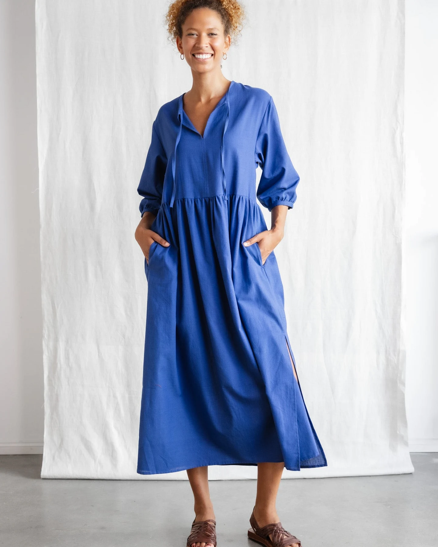 Jyoti Fair Works Damen vegan Kleid Paudali Kobaltblau – Ansicht 2