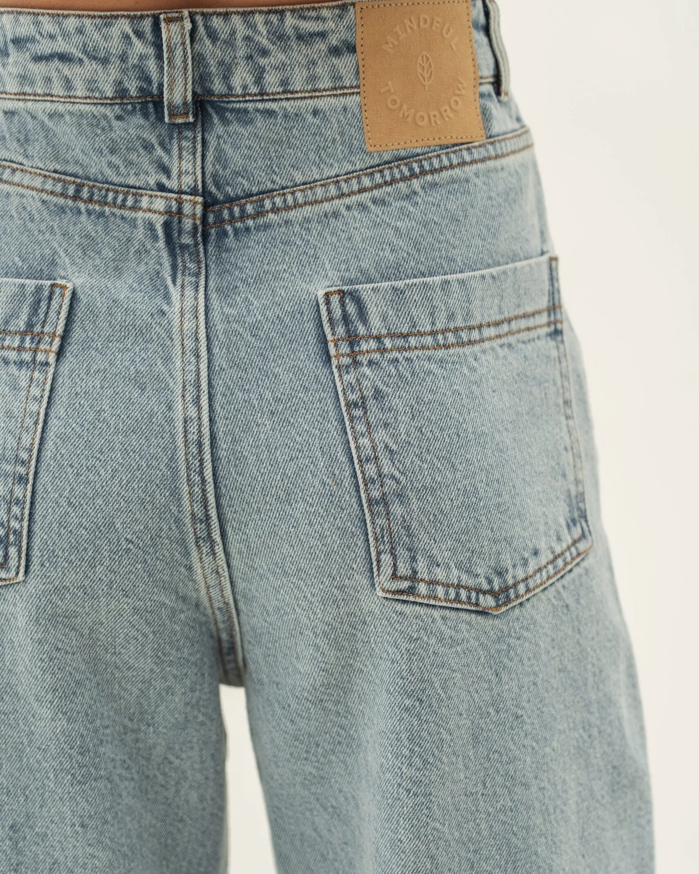 Näz Damen vegan Jeans Elsa Light Denim Blau – Ansicht 2