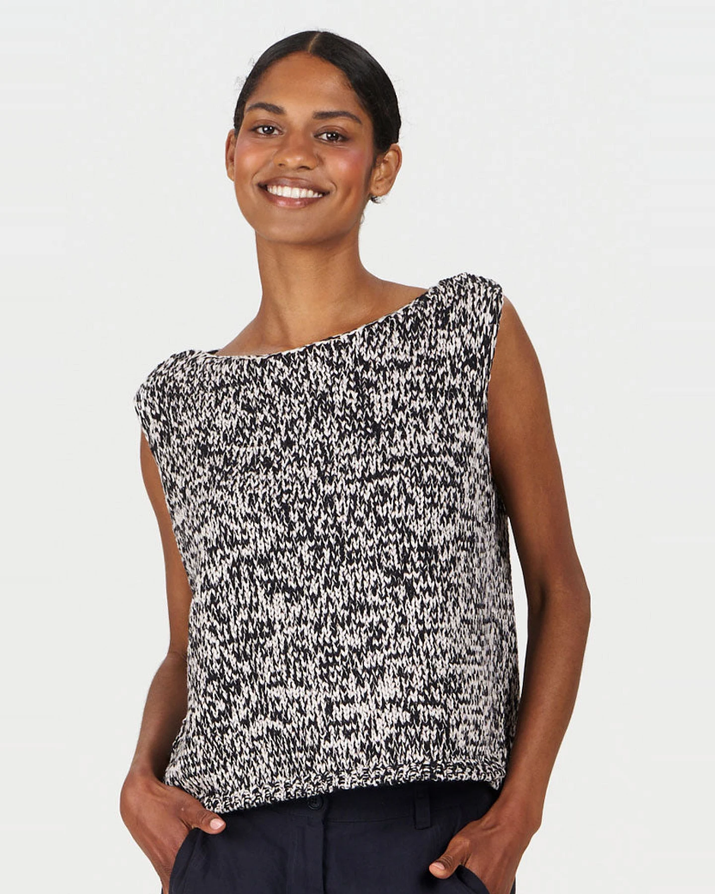 KOMODO Damen vegan Weste Kala Schwarz & Weiß – Ansicht 2