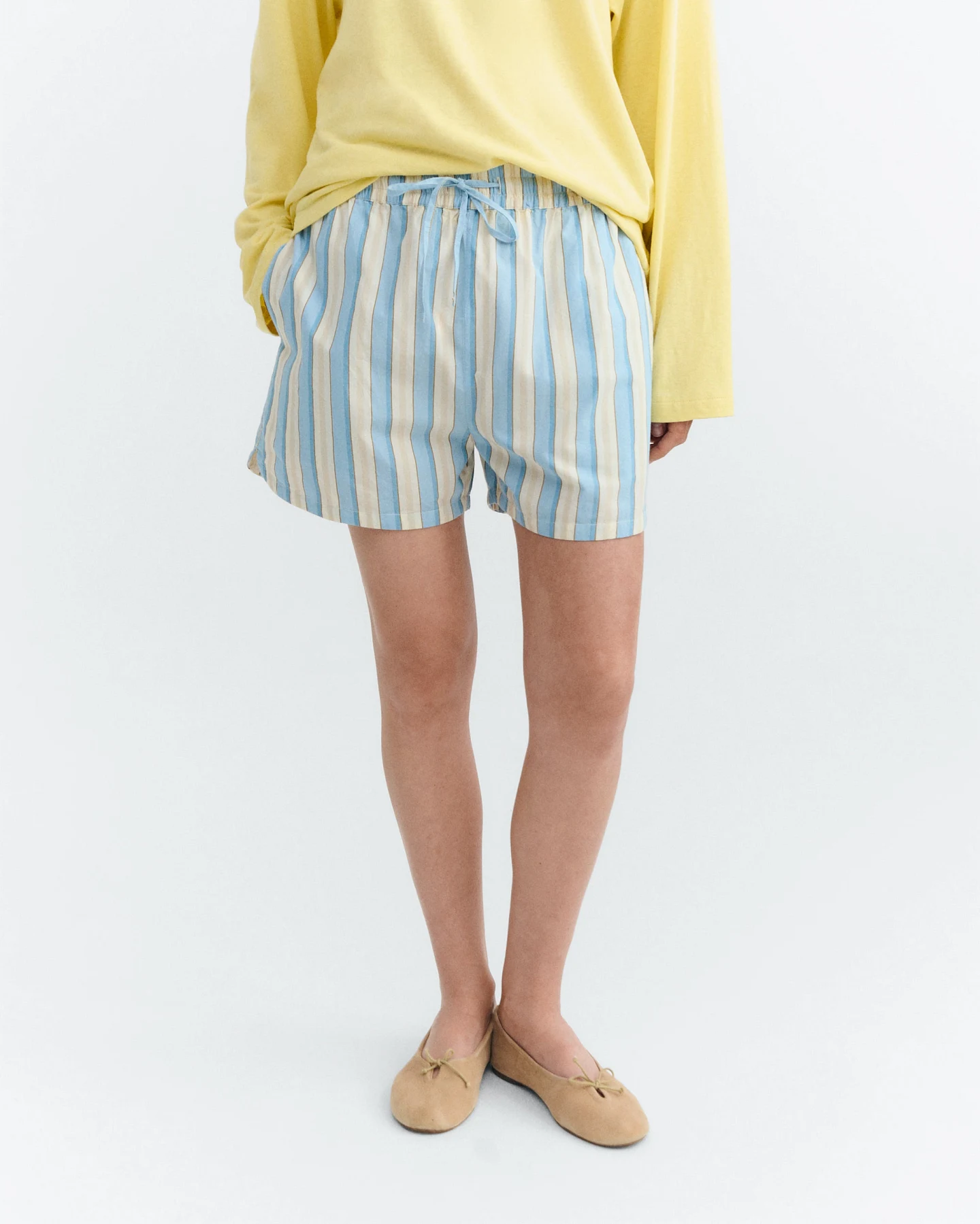 Thinking MU Damen vegan Shorts Ger Blau Gestreift – Ansicht 2