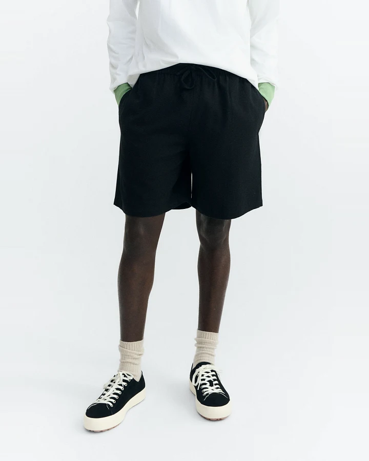 Thinking MU Herren vegan Kurze Bermudas Henry Schwarz