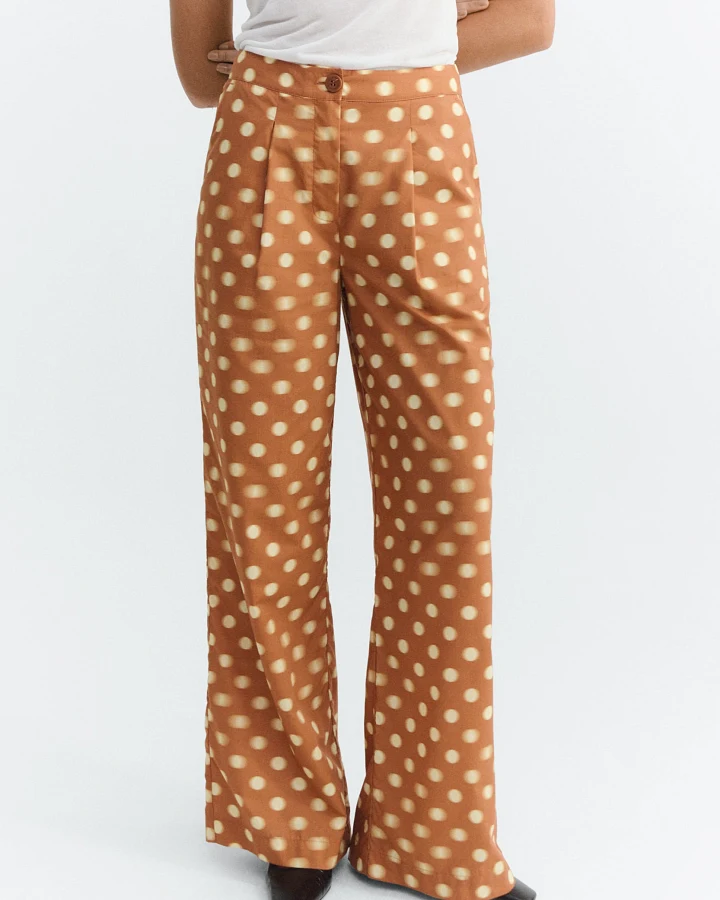 Thinking MU Damen vegan Hose Manolita Weites Bein Polka Dot Braun
