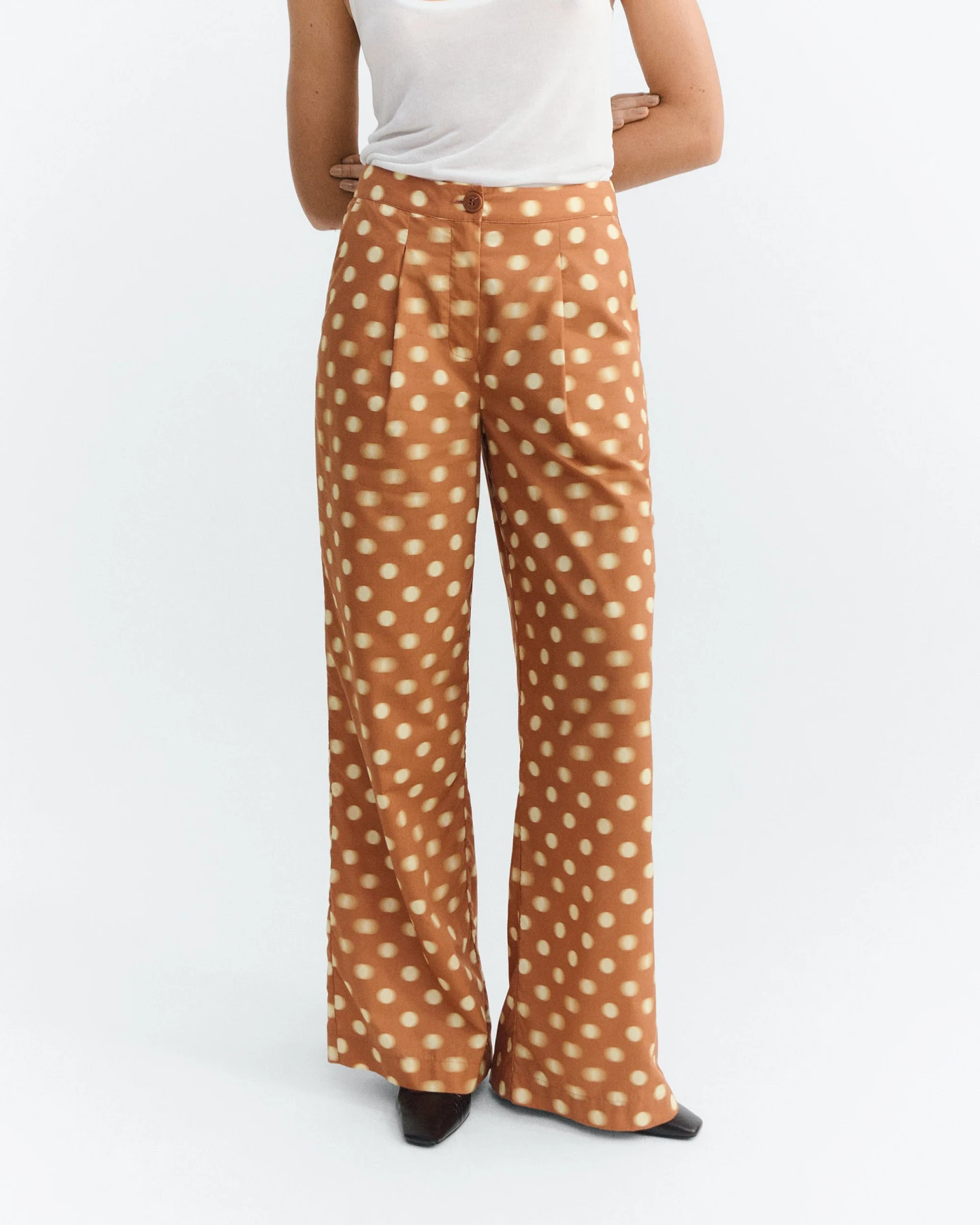 Thinking MU Damen vegan Hose Manolita Weites Bein Polka Dot Braun – Ansicht 2
