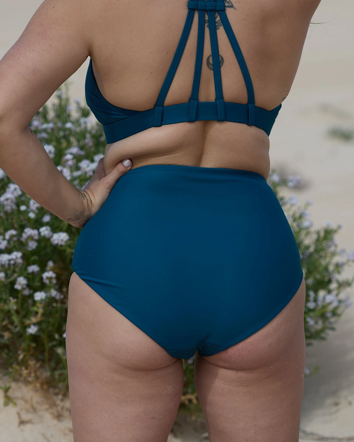 Inaska Damen vegan Bikini Bottom Reversible High Waist Pure Dunkelblau/Petrol – Ansicht 2