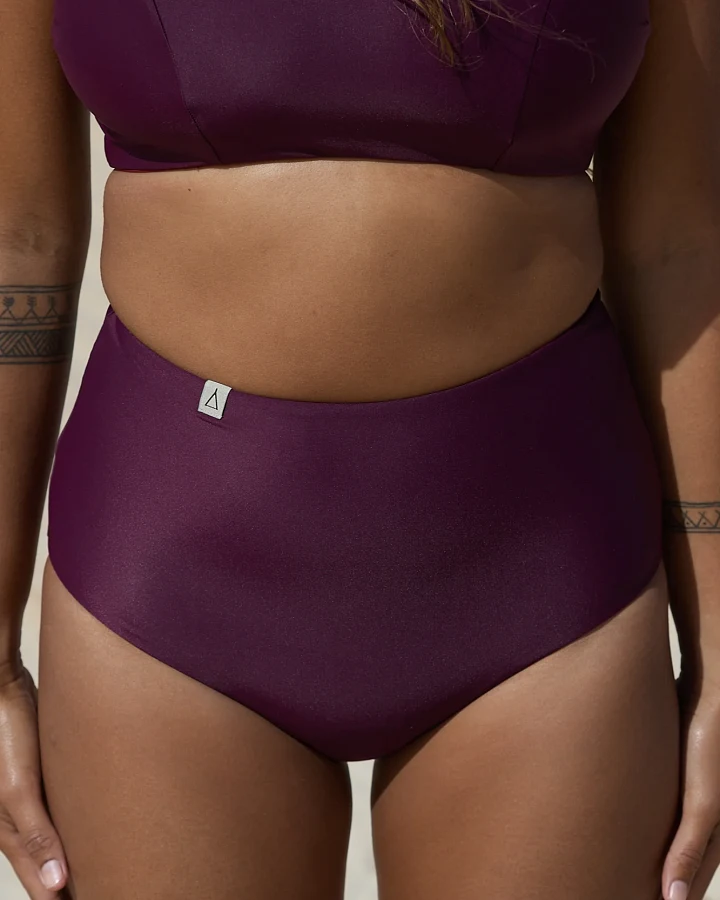 Inaska Damen vegan Bikinihose Reversible Hohe Taille Pure Berry/ Dark Red