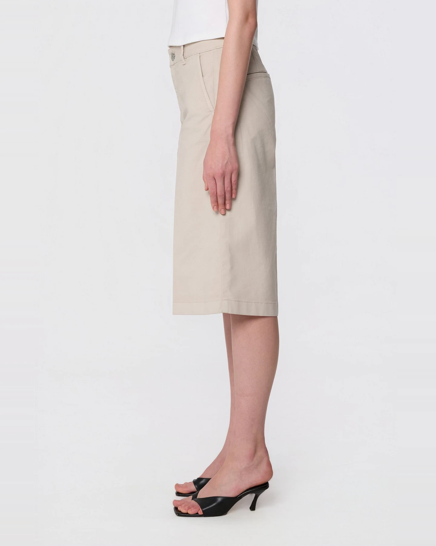 Dawn Damen vegan Shorts Eden Paper Touch Sand Stone – Ansicht 2