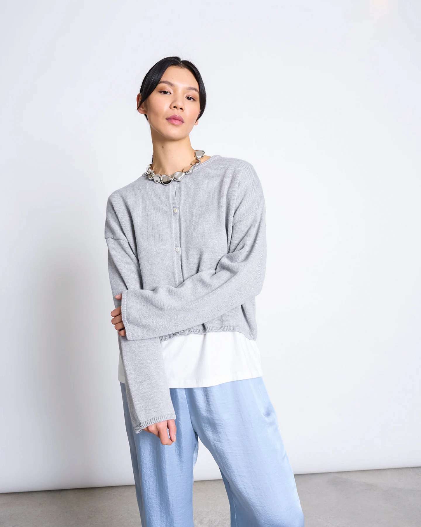 JAN 'N JUNE Damen vegan Strickjacke Light Asas Grey – Ansicht 2