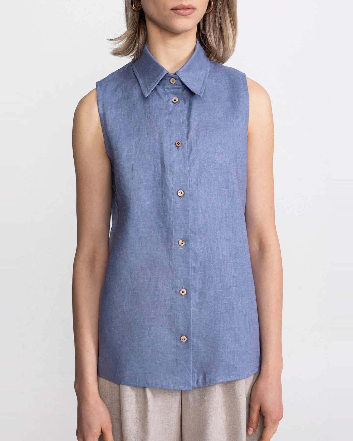 De IONESCU Damen vegan Ärmelloses Bârsana Shirt Staubblau – Ansicht 2
