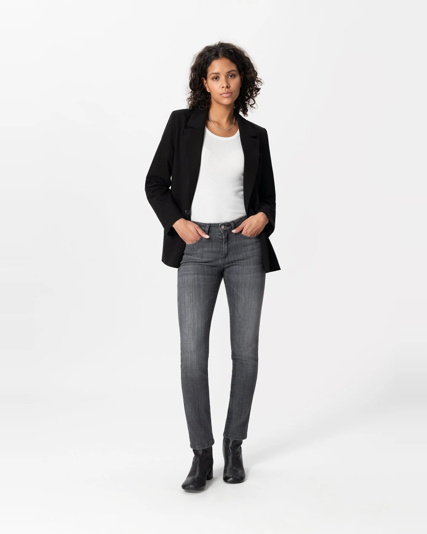 MUD Jeans Damen vegan Jeans Faye Straight Authentic Schwarz – Ansicht 2
