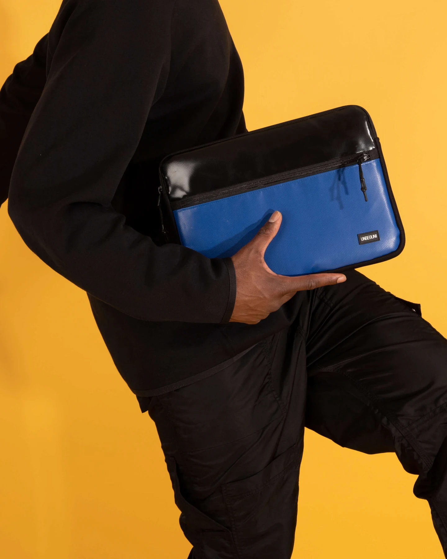 UNBEGUN Herren vegan Laptop-Tasche Mit Fronttasche Schwarz/Blau – Ansicht 2