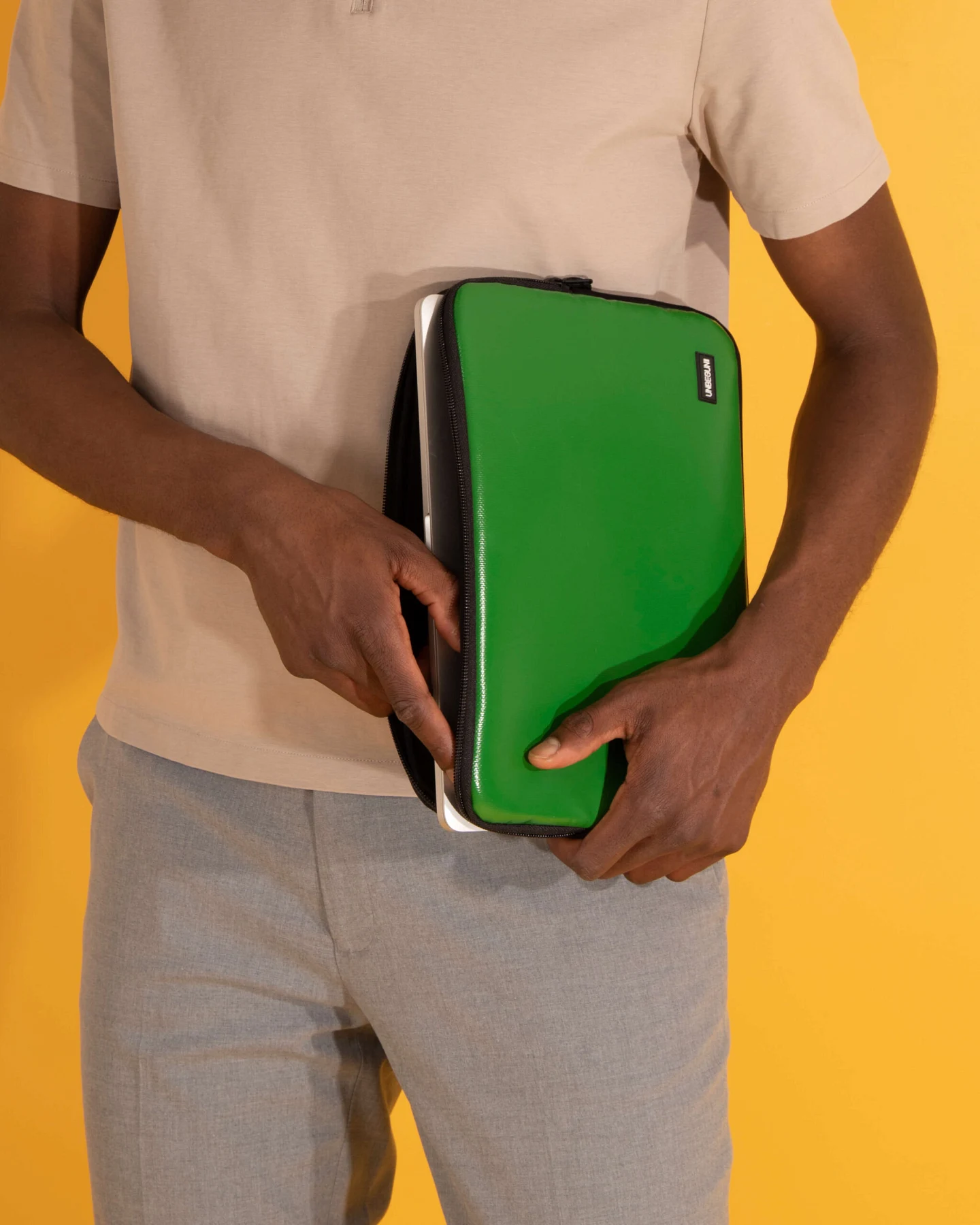 UNBEGUN Herren vegan Laptop-Hülle Grün – Ansicht 2