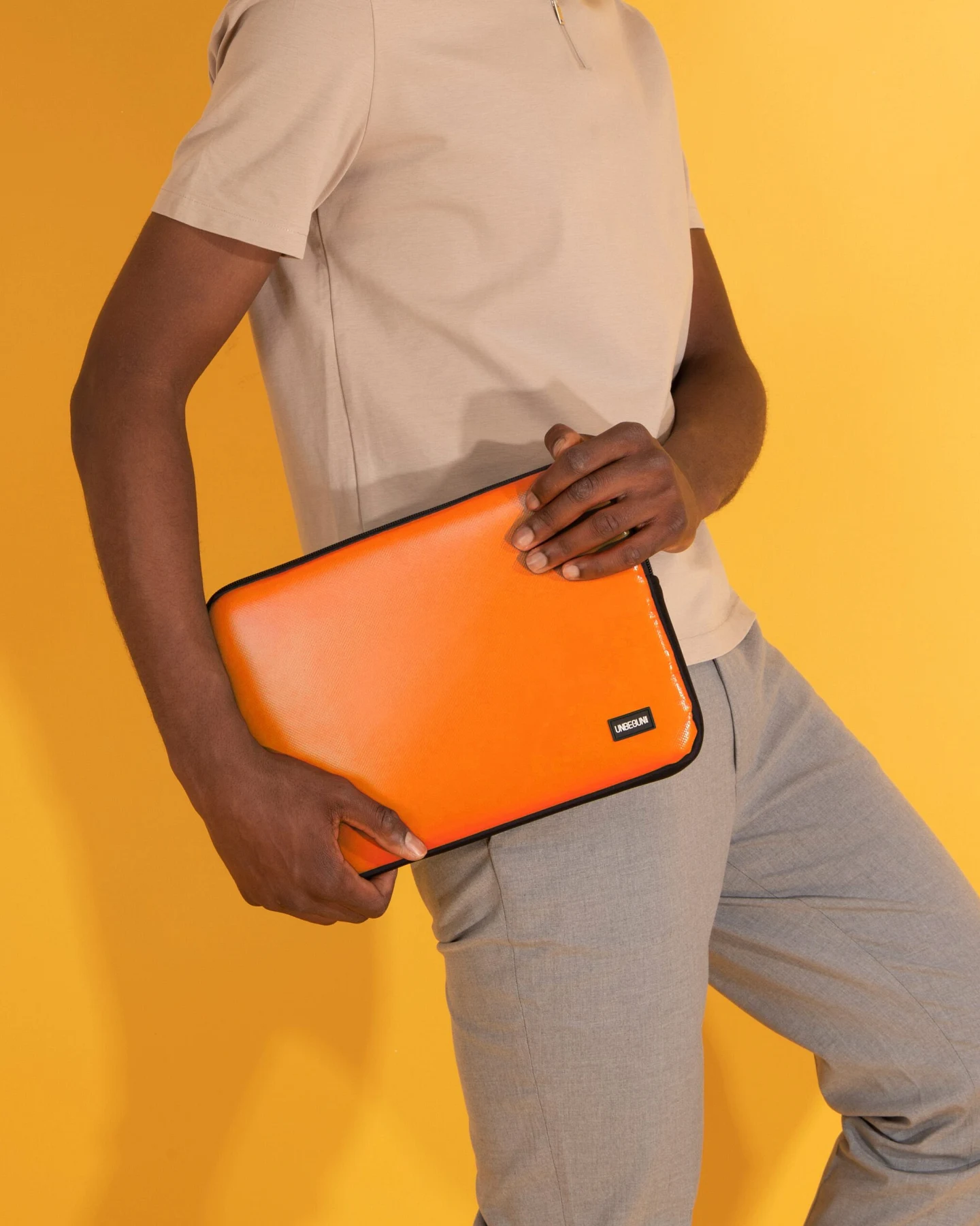 UNBEGUN Herren vegan Laptop-Hülle Orange – Ansicht 2