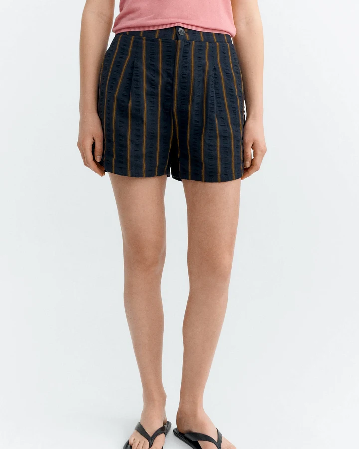 Thinking MU Damen vegan Shorts Seersucker Gestreift Navy