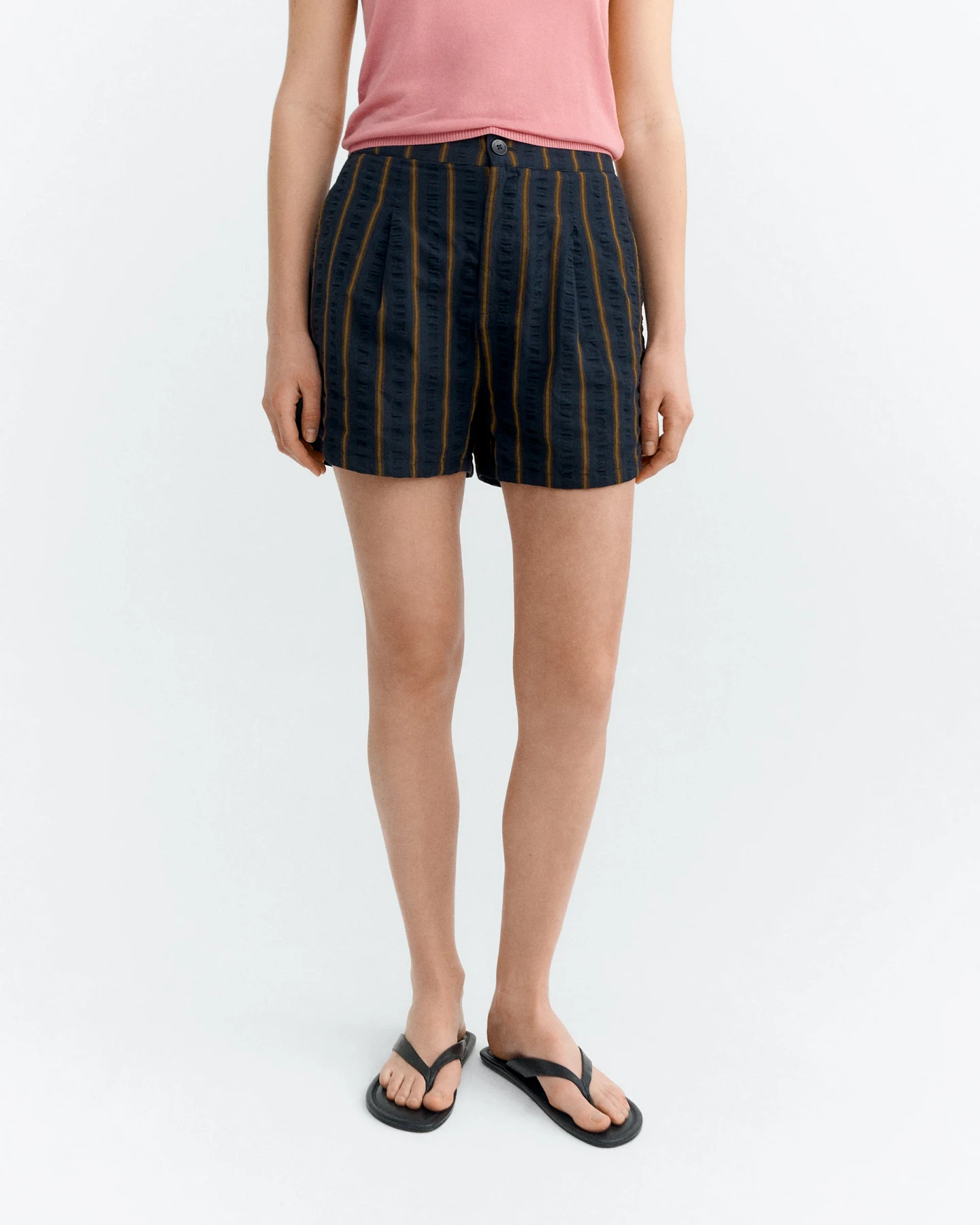 Thinking MU Damen vegan Shorts Seersucker Gestreift Navy – Ansicht 2