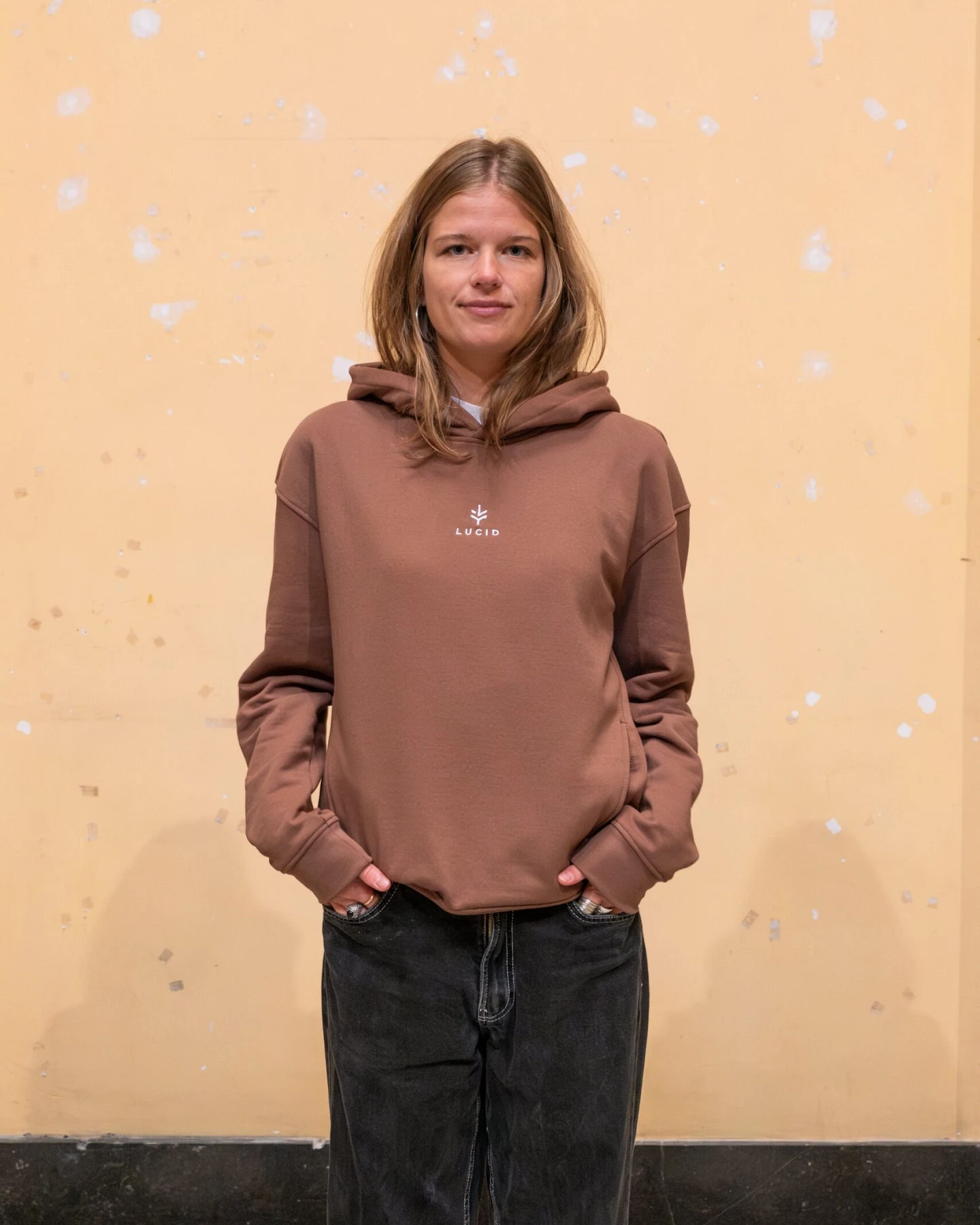 Lucid Collective Herren vegan Hoodie Ease Braun – Ansicht 2