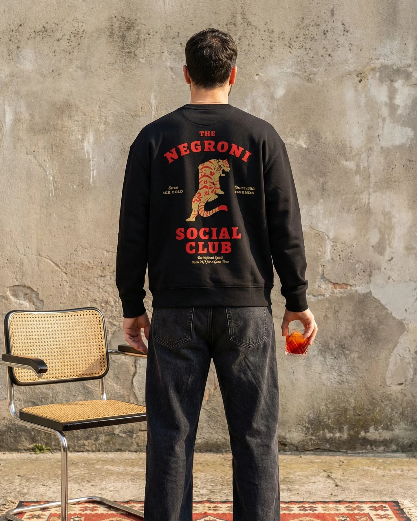 The Refined Spirit Damen vegan Sweatshirt Unisex The Negroni Social Club Schwarz – Ansicht 2