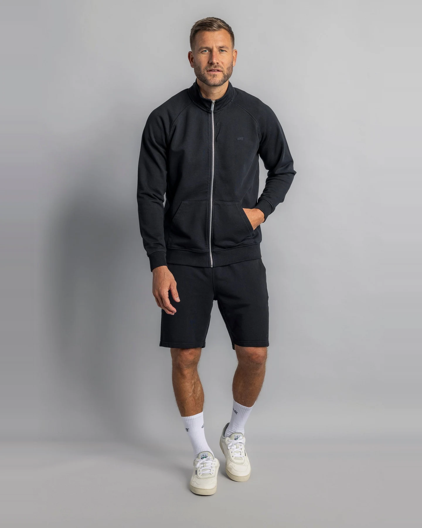 DIRTS Herren vegan Sweatshorts Schwarz – Ansicht 2