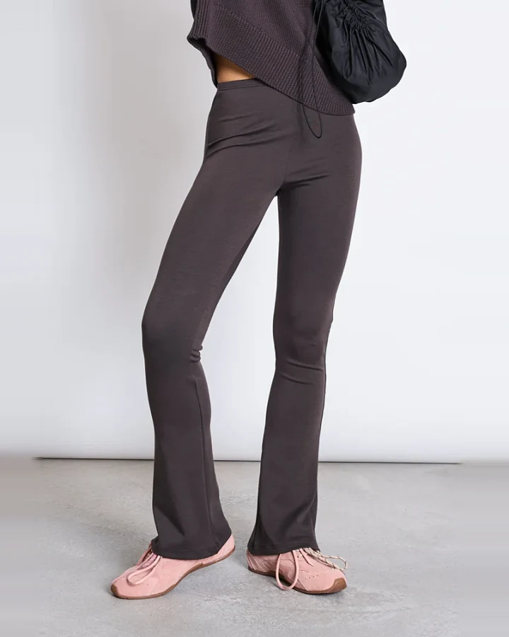 JAN 'N JUNE Damen vegan Leggings Flared Schlammbraun