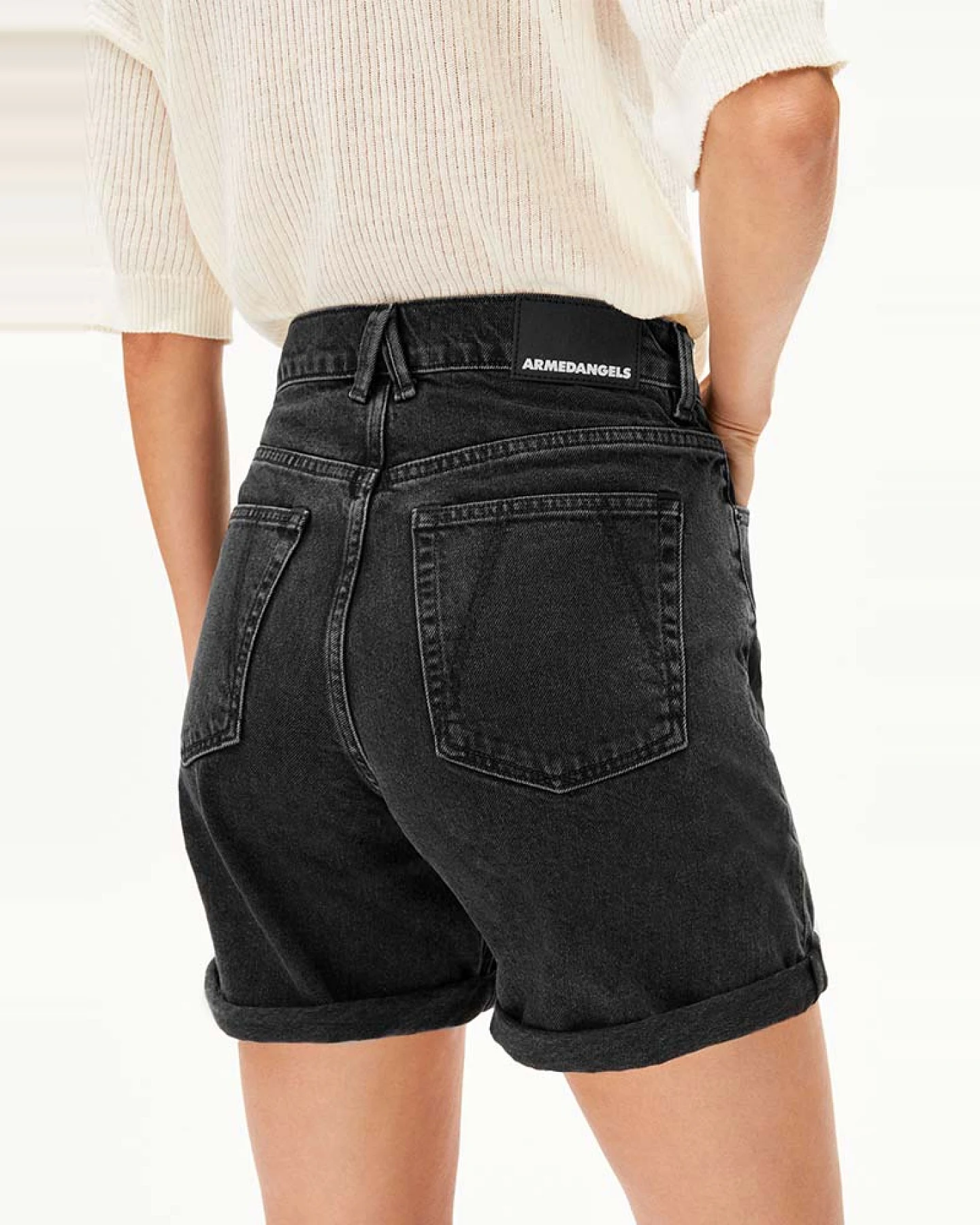 ARMEDANGELS Damen vegan Denim Shorts Sheaari Ebenholz Schwarz – Ansicht 2