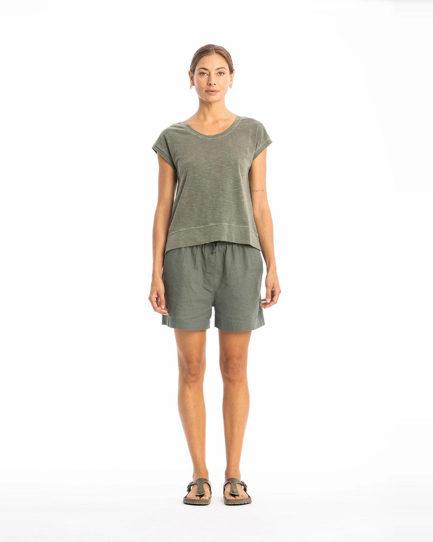 RAVENS VIEW IBIZA Damen vegan Shorts Alba Olivgrün – Ansicht 2