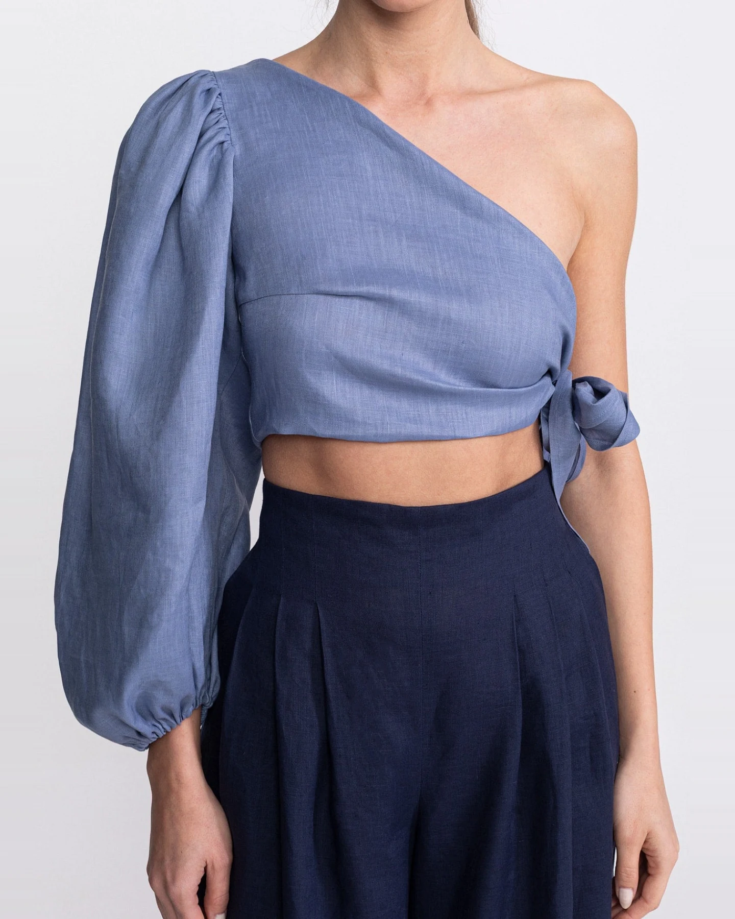 De IONESCU Damen vegan Crop Top Daia Dusty Blue – Ansicht 2