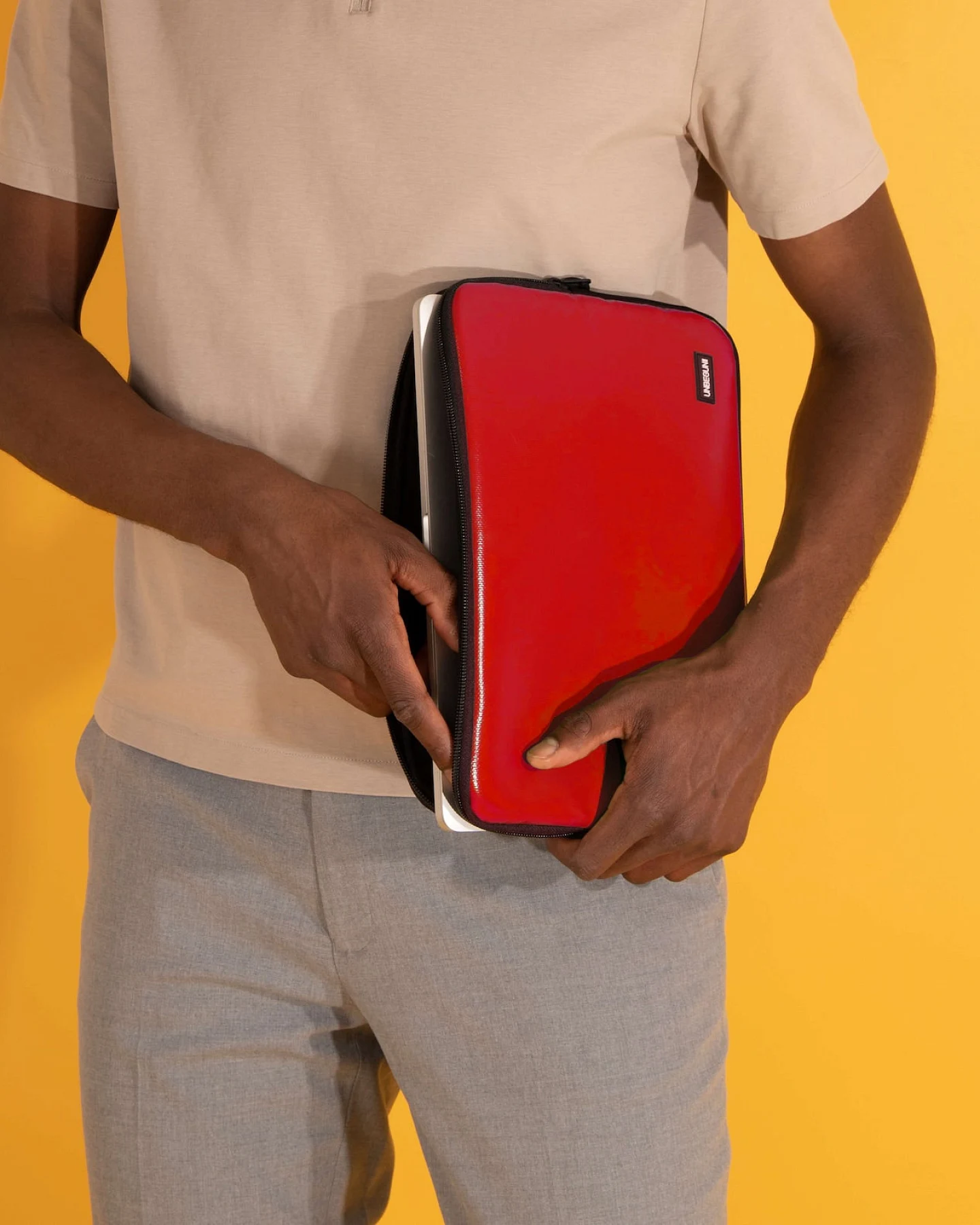 UNBEGUN Herren vegan Laptop-Hülle Rot – Ansicht 2