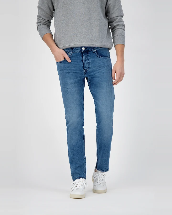 MUD Jeans Herren vegan Jeans Slimmer Rick Authentic Indigoblau