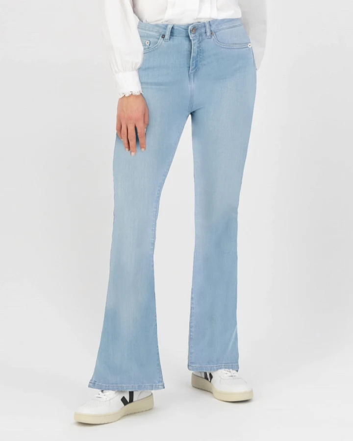 MUD Jeans Damen vegan Jeans Flared Isy Sunny Stone Blau