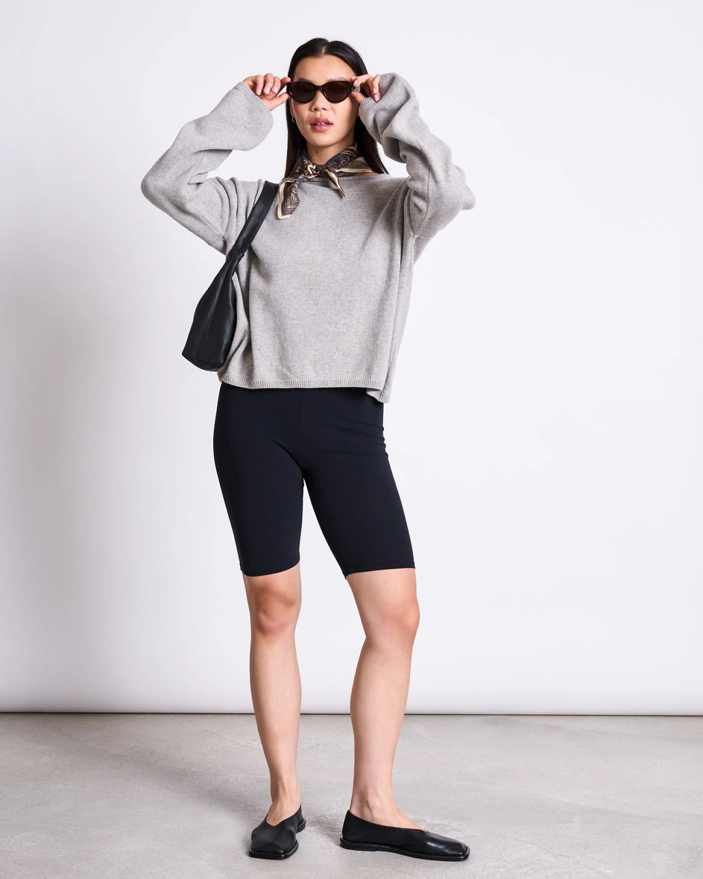 JAN 'N JUNE Damen vegan Biker Shorts Schwarz – Ansicht 2