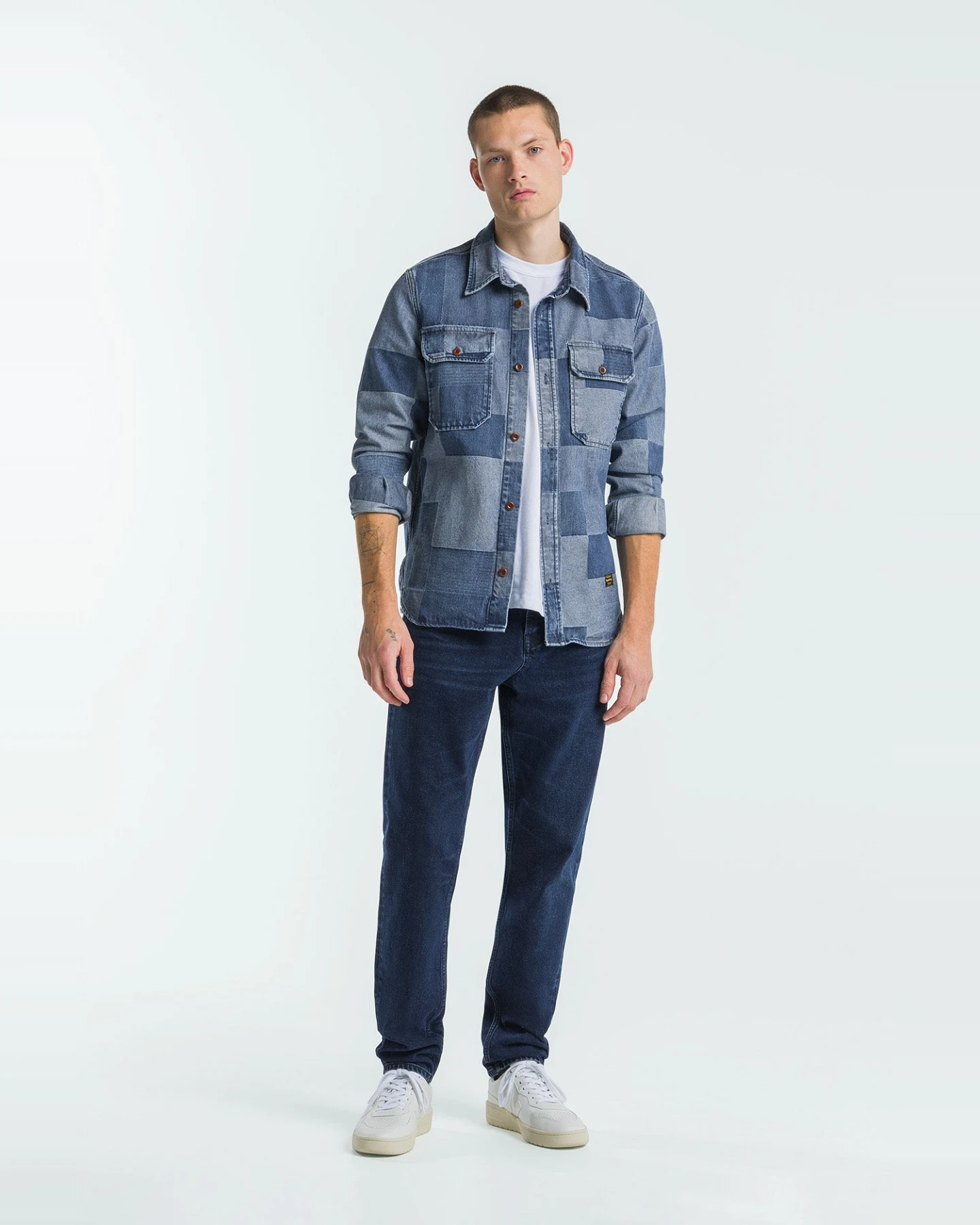 Kings of Indigo Herren vegan Jeans Sushan Washed Holo Blau Schwarz – Ansicht 2