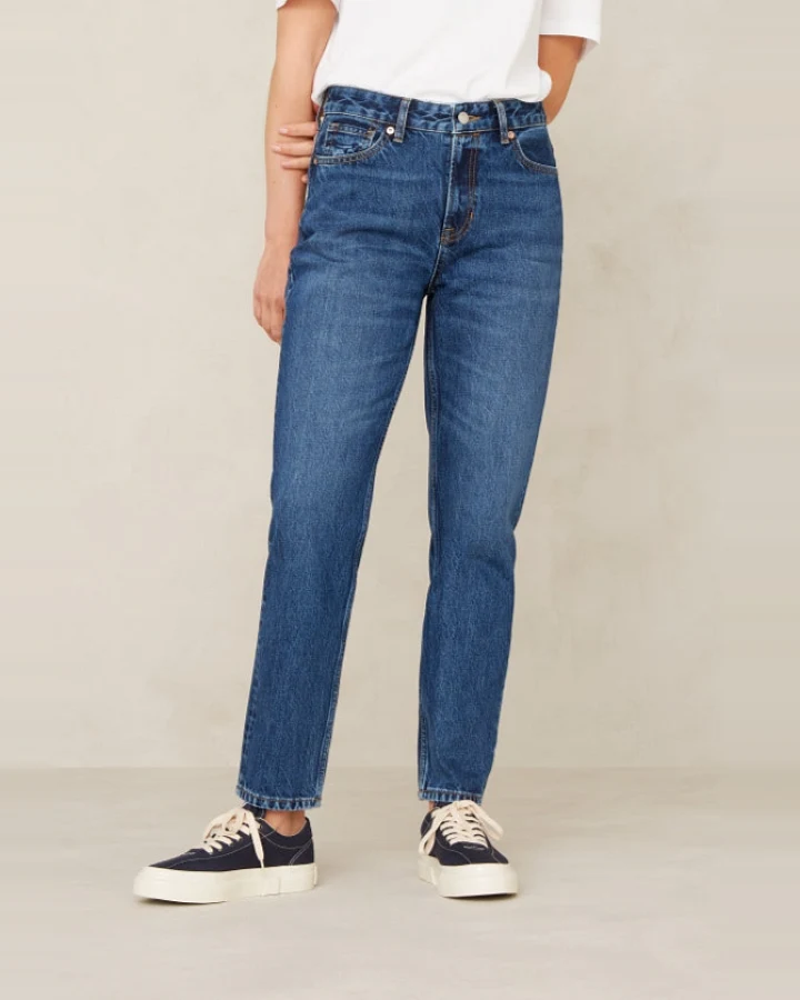 Kings of Indigo Damen vegan Cropped Jeans Caroline Stanley Mid Washed Blau