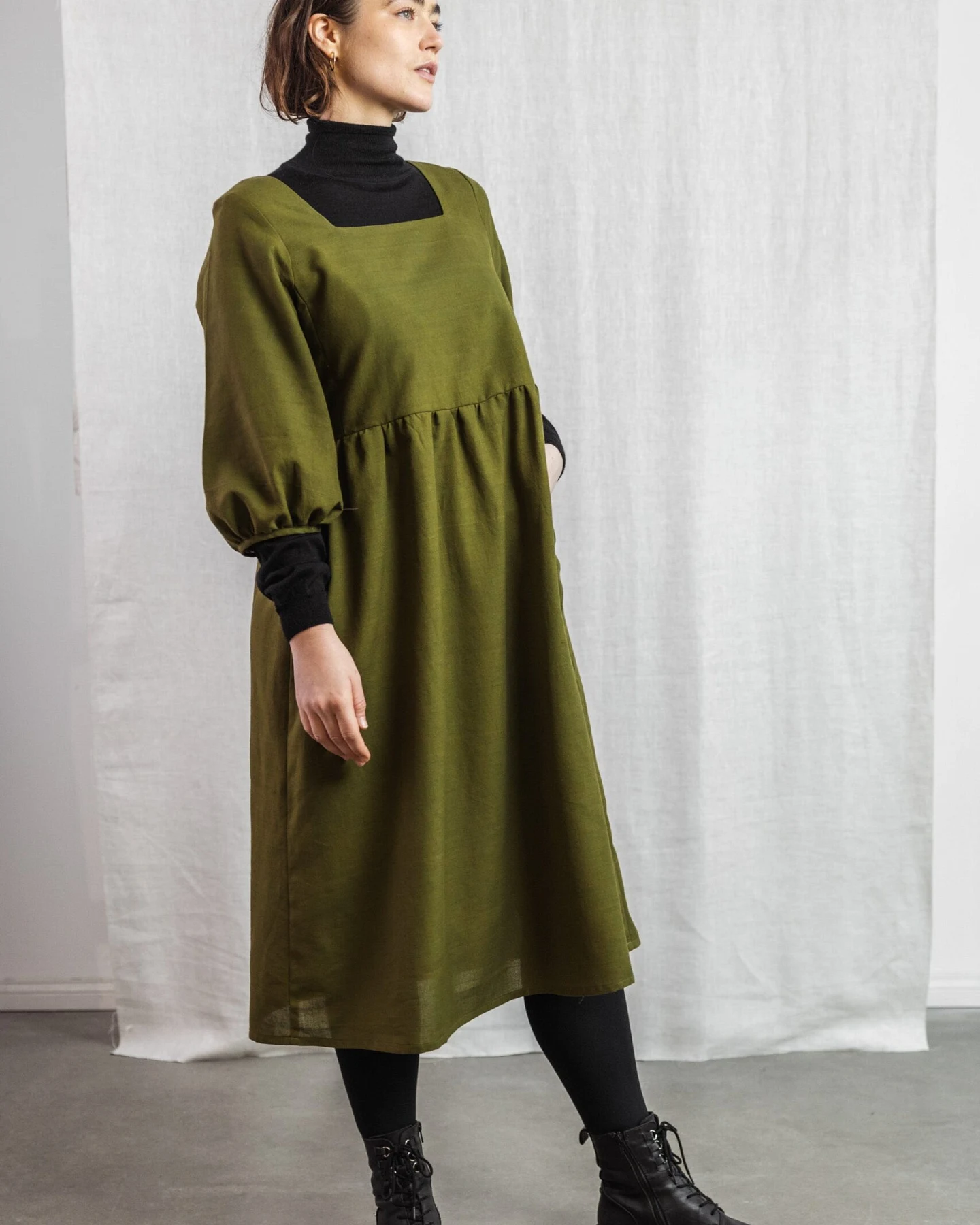 Jyoti Fair Works Damen vegan Kleid Rachana Moosgrün – Ansicht 2