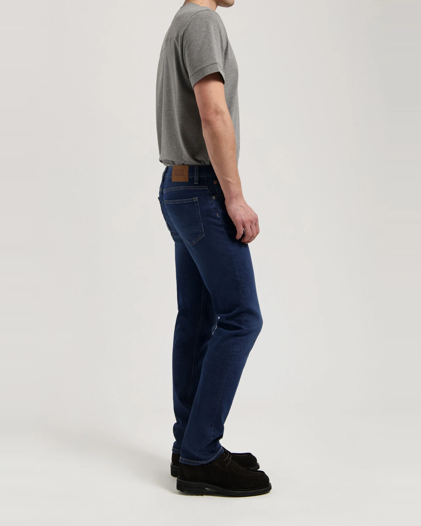 MUD Jeans Herren vegan Jeans Mid Straight Bryce Medium Dark – Ansicht 2