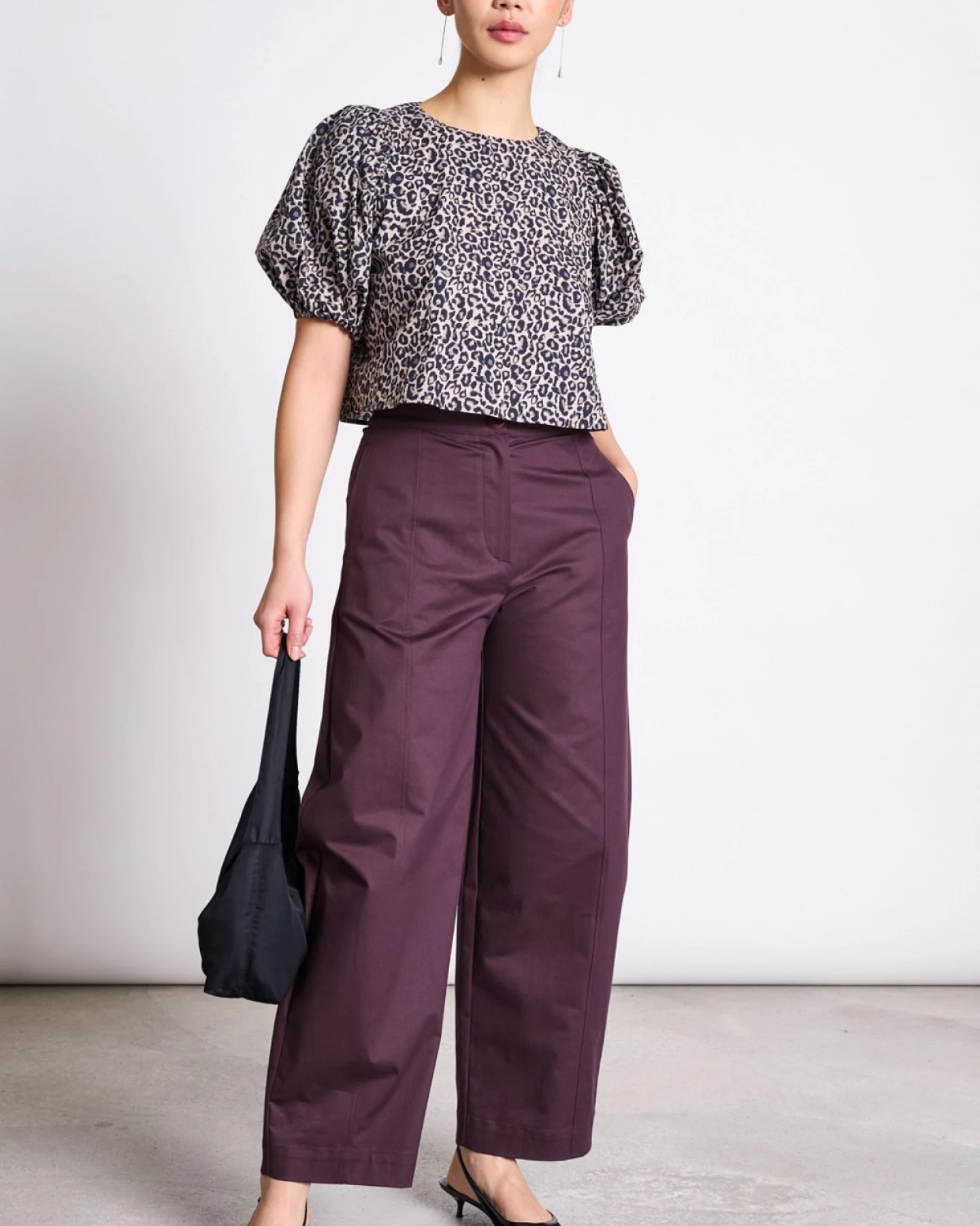 Bluse Cropped Olmos Leo Print Braun – Ansicht 2
