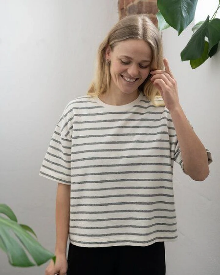 FUXBAU Gestreiftes Boxy Frauen T-Shirt Milos - cremeweiß salbei