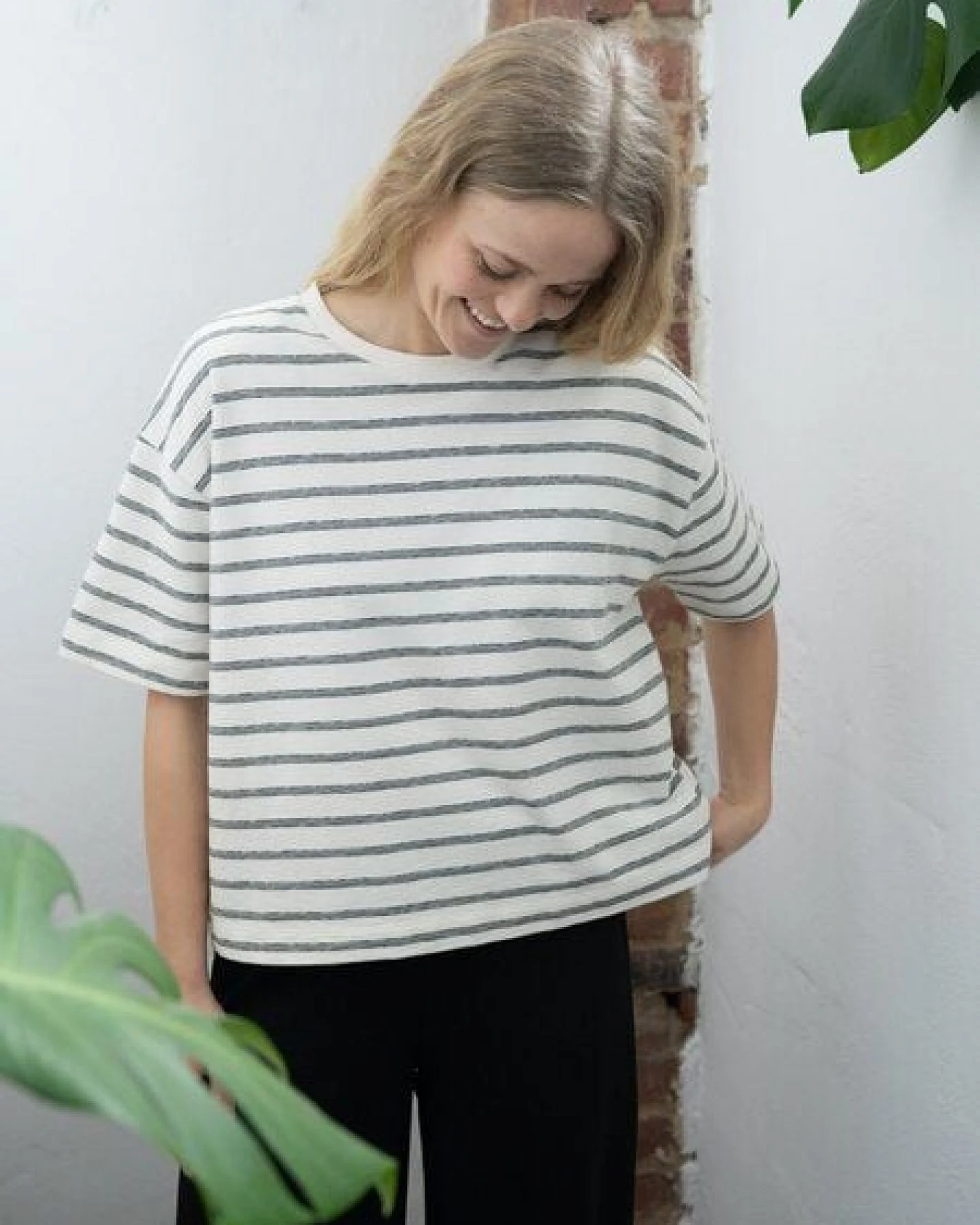 FUXBAU Gestreiftes Boxy Frauen T-Shirt Milos - cremeweiß salbei – Ansicht 3