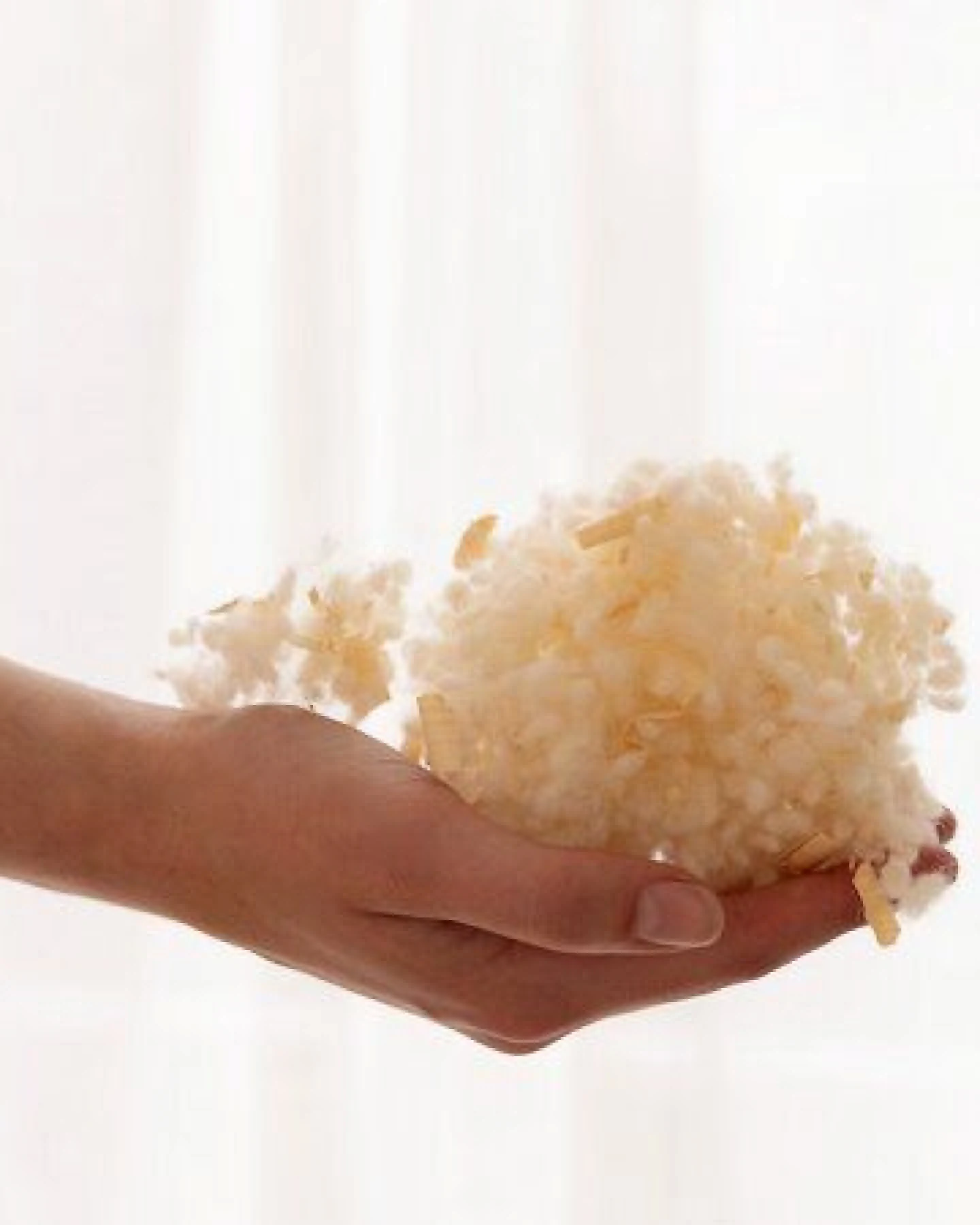 Kissen mit Zirbenholz "Yumeko" aus Bio-Wolle – Ansicht 3