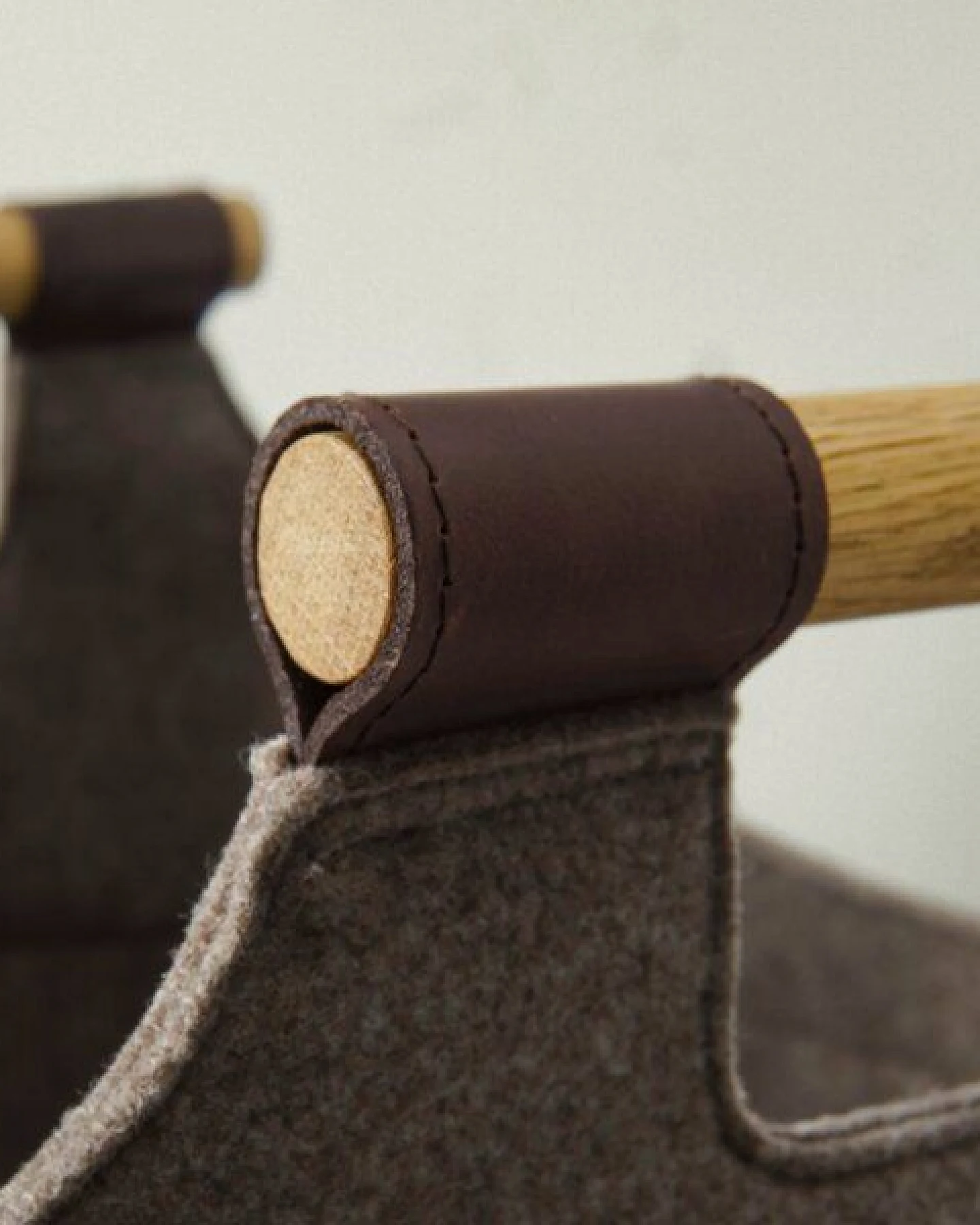easy and green Korb für Kaminholz mit Echtholzgriffen (Eiche) 70 Liter aus Wollfilz – Ansicht 3