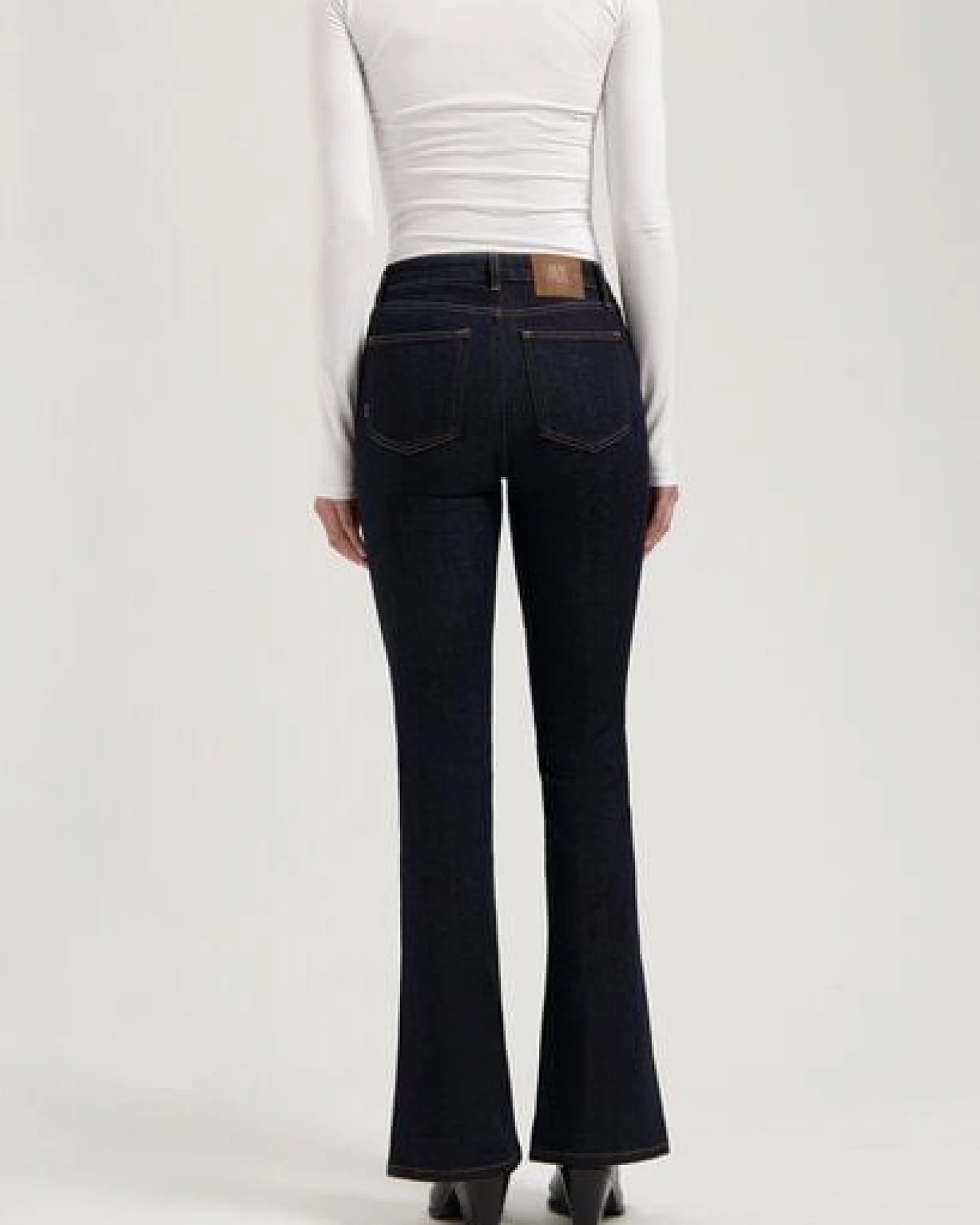 MUD Jeans Damen Jeans Flared "Isy - Strong Blue" – Ansicht 3
