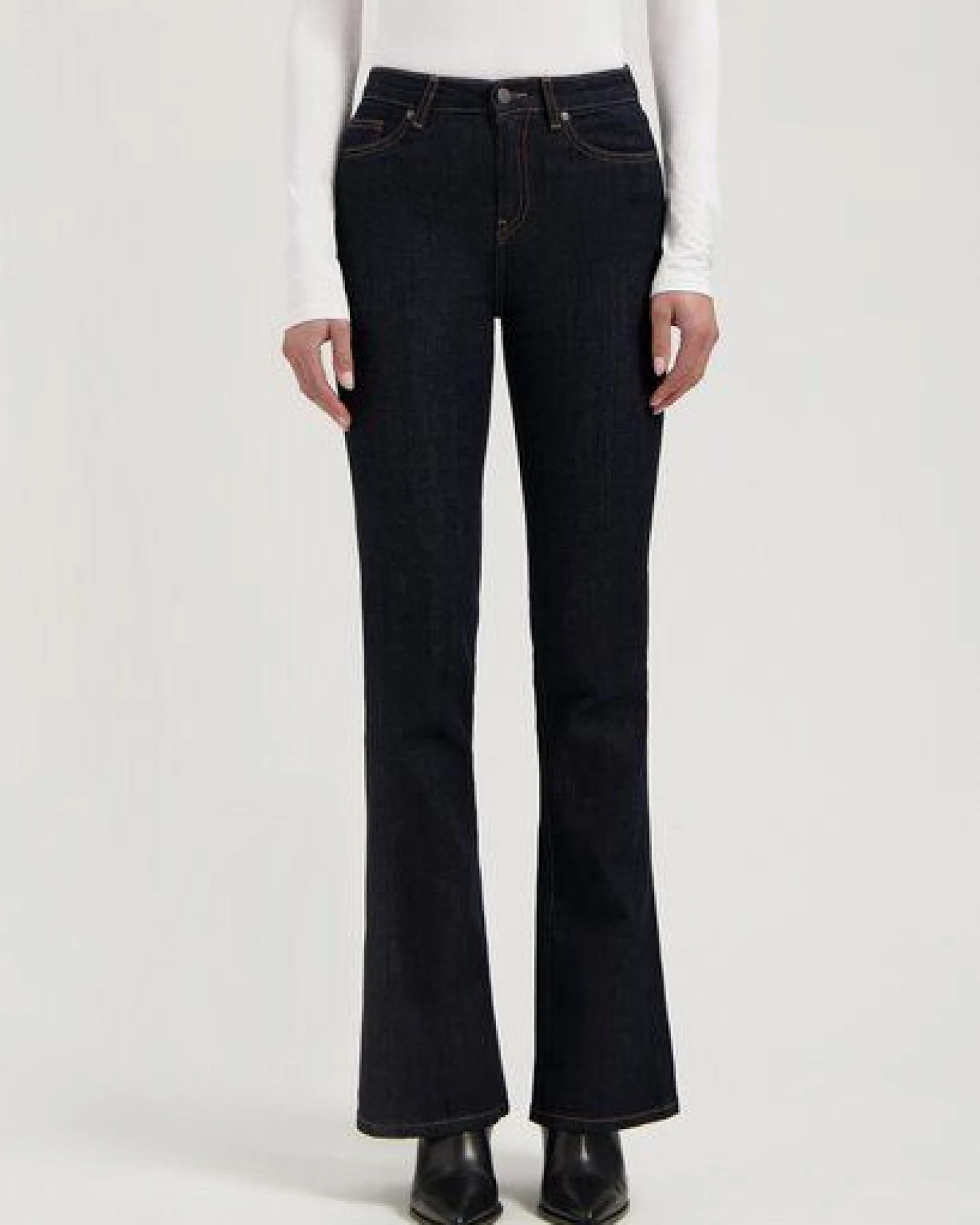 MUD Jeans Damen Jeans Flared "Isy - Strong Blue" – Ansicht 4
