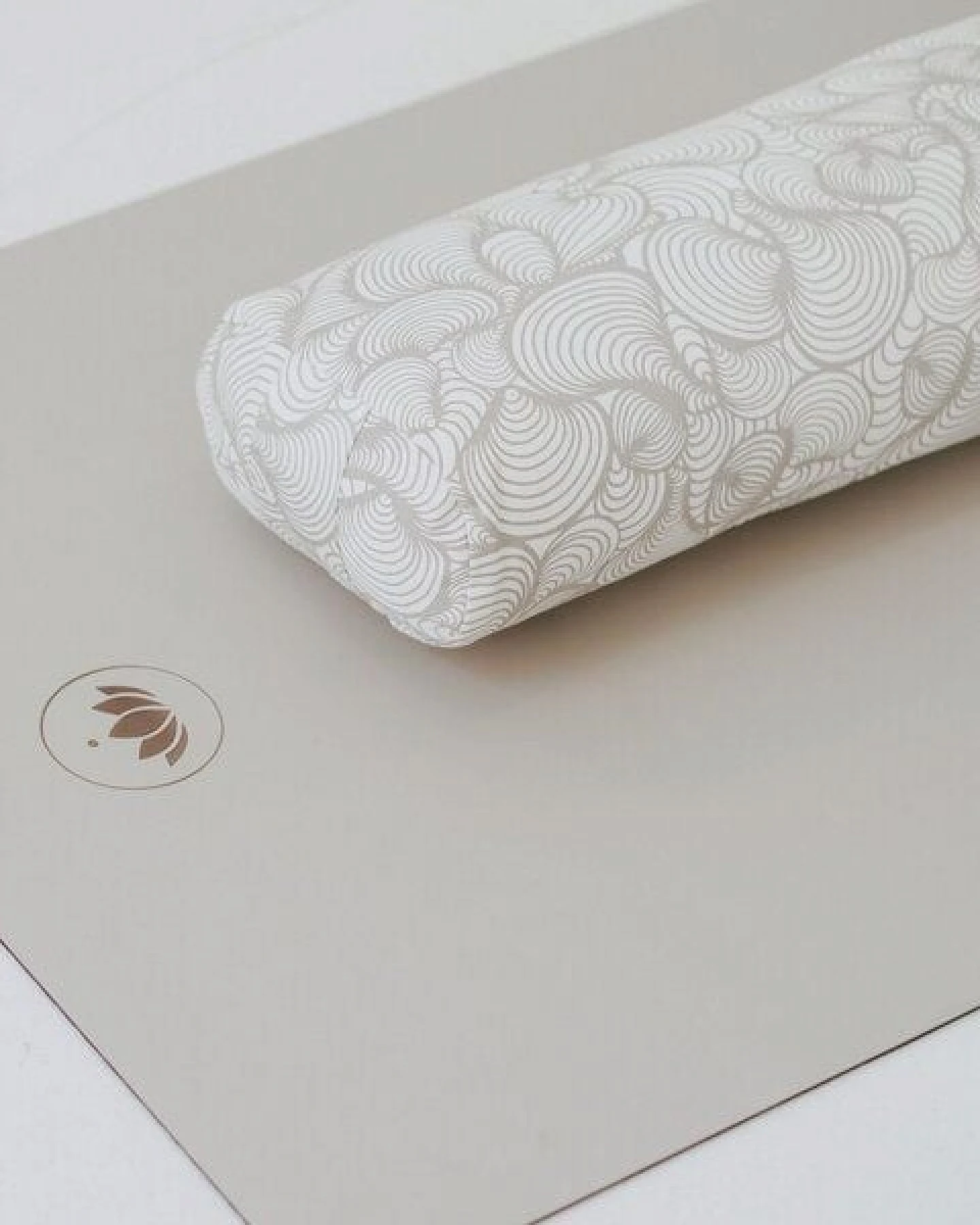 Lotuscrafts BIO Yoga Bolster RESTORATIVE S mit weicher Kapokwolle gefüllt – Ansicht 4