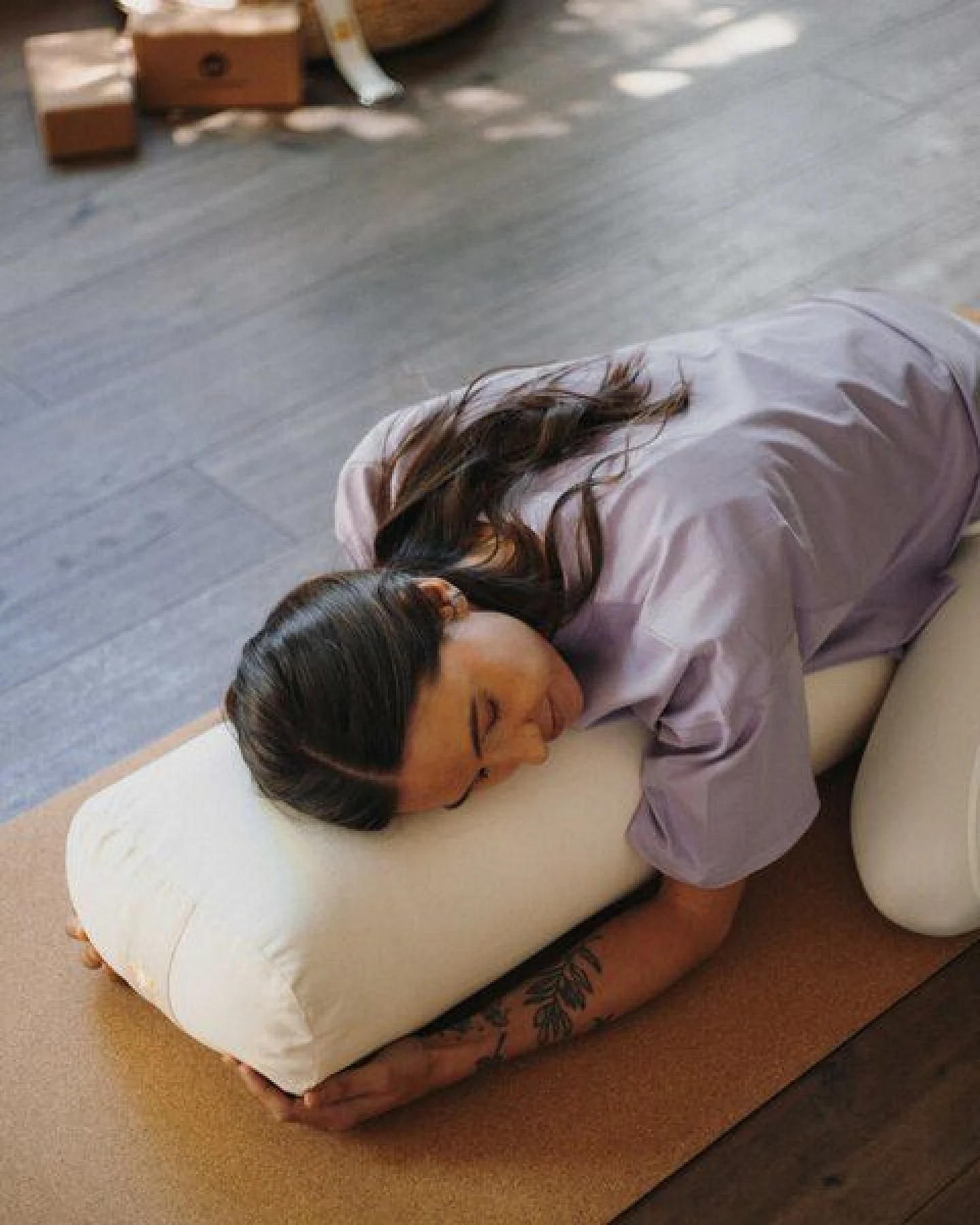 Lotuscrafts BIO Großer Yoga Bolster RESTORATIVE L mit weicher Kapokwolle gefüllt – Ansicht 3