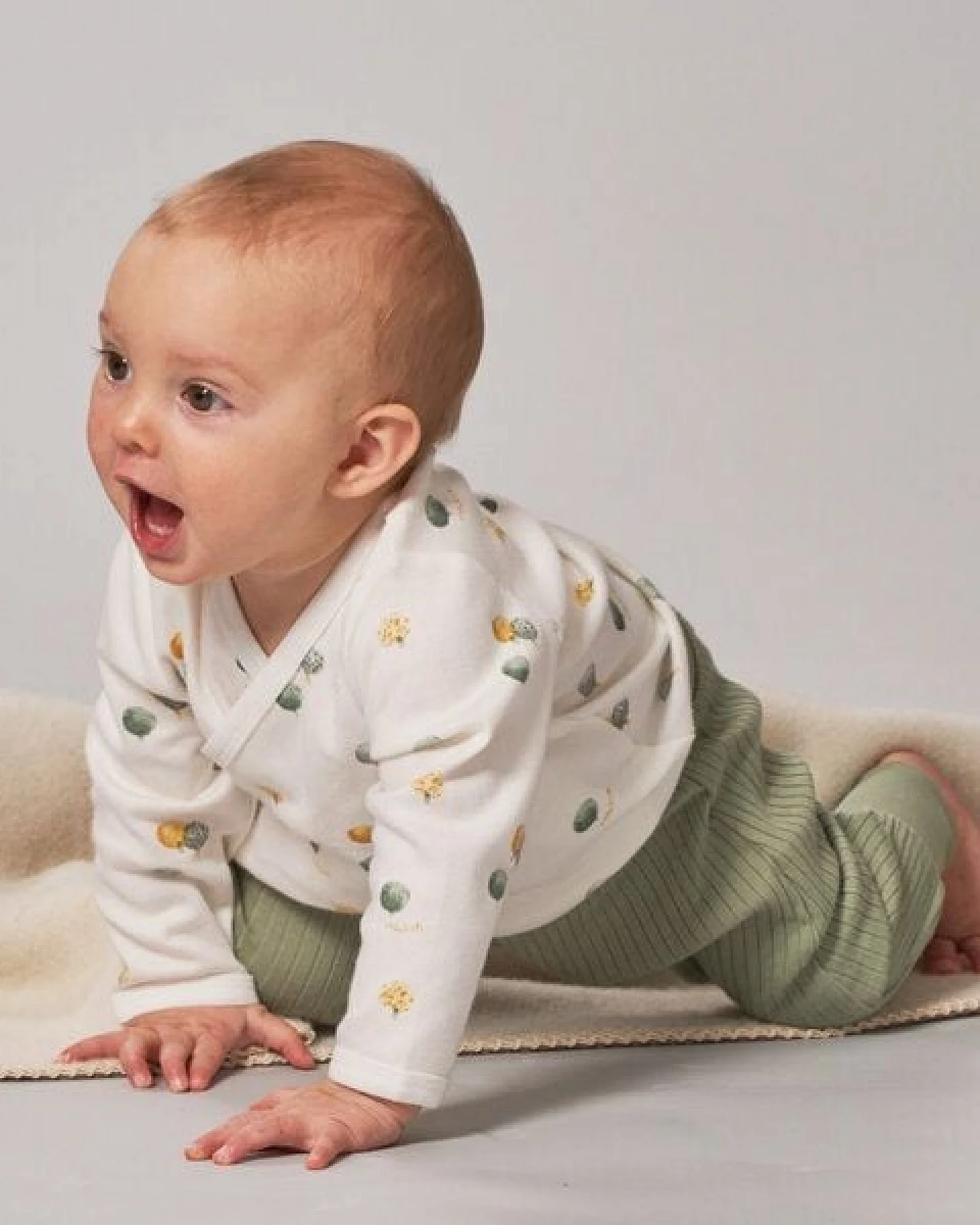 sense-organics Baby Wickelshirt, Modell VICTORIA – Ansicht 2